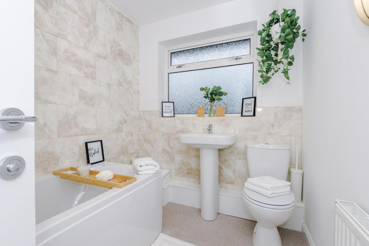 Welcoming 3 Bed Home, 10 Mins From Chester Races And Zoo Saughall Exteriör bild